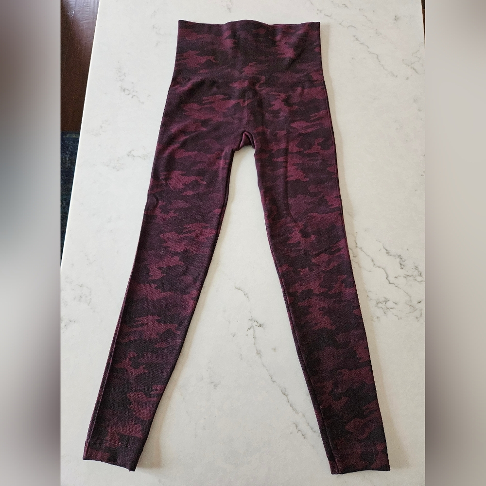 Spanx Look at Me Now Leggings- Size Small